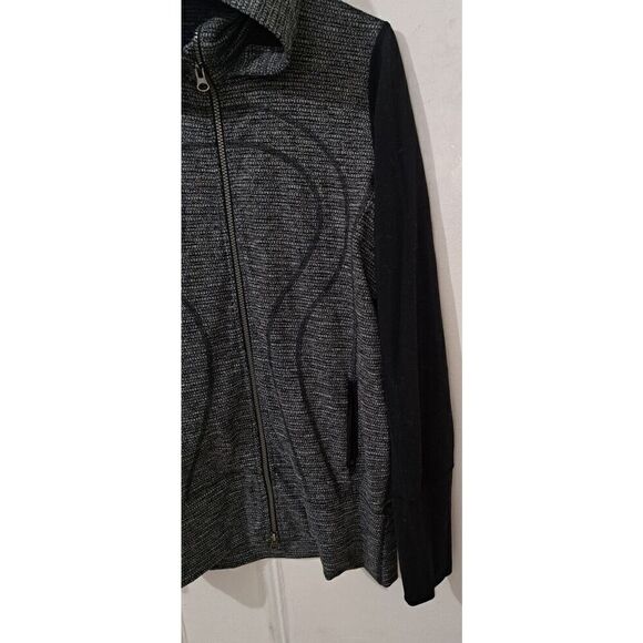 Lululemon Women's Size 8 Daily Practice Gray Black 2 Way Jacket Hoodie Run Gym - Picture 2 of 7